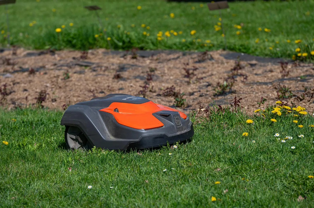 Jaki robot koszący do ogrodu 1000 m²?