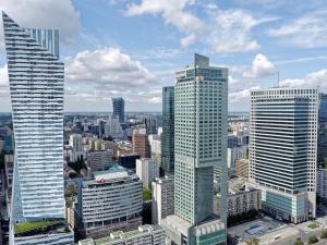 Sprzedaż nieruchomości premium w Warszawie: 5 błędów, które osłabiają ofertę jeszcze przed pierwszym oglądaniem