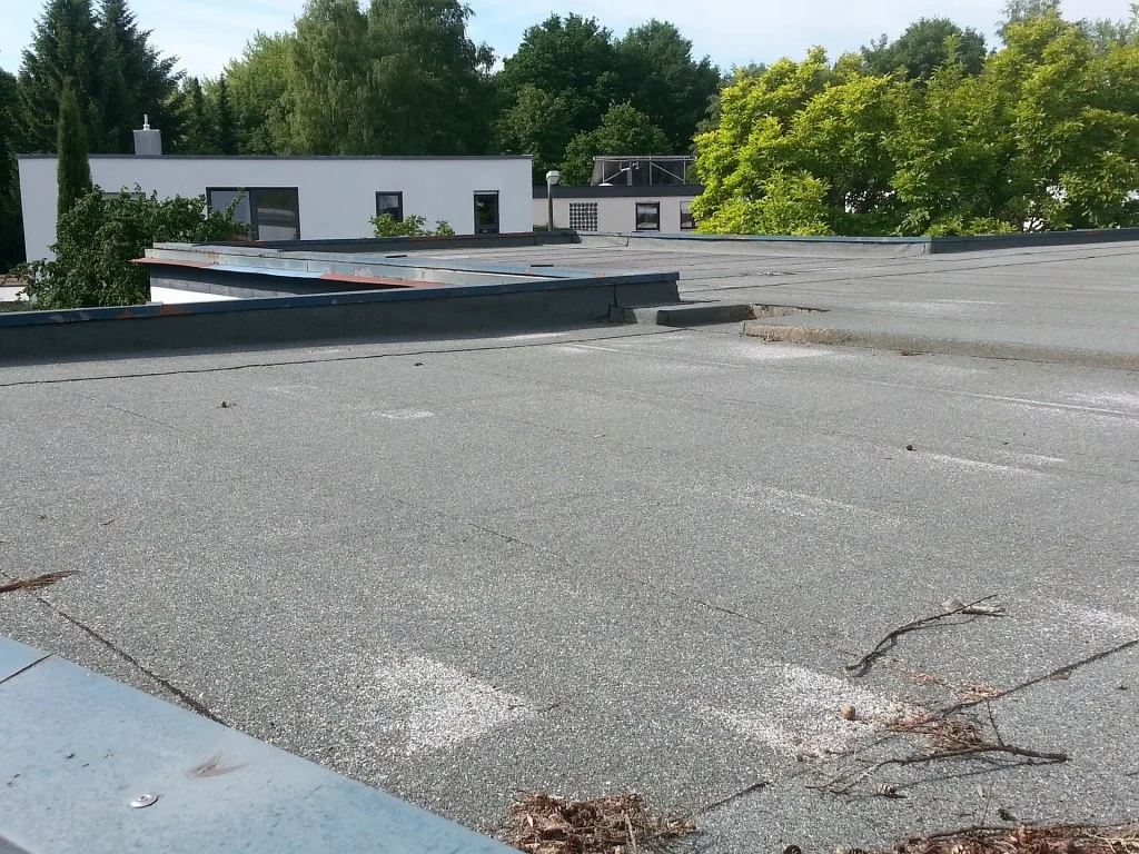 Rodzaje hydroizolacji dachów płaskich i skośnych