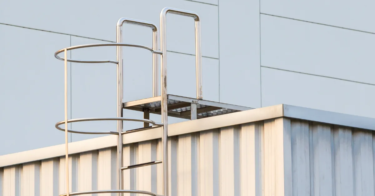 Jak długa musi być drabina na dach?