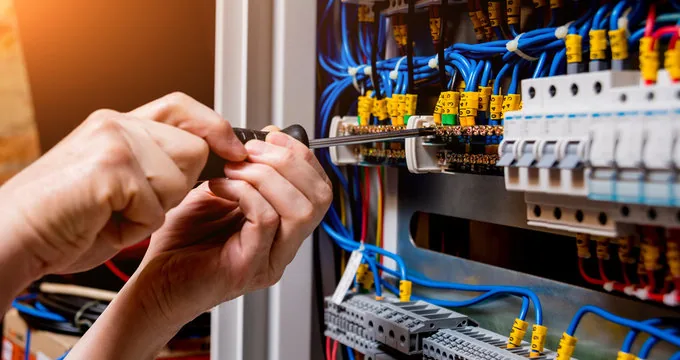 Kompleksowa obsługa instalacji elektroenergetycznych 