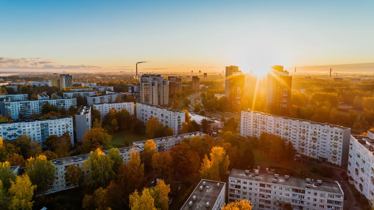 Jak wybrać idealne biuro nieruchomości? Poradnik dla kupujących i inwestorów