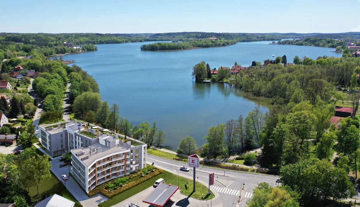 Mazury przyciągają inwestorów – apartamenty nad jeziorem zyskują na wartości