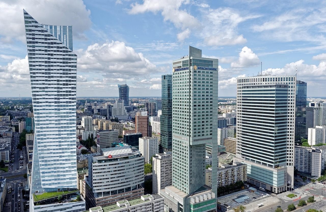 Sprzedaż nieruchomości premium w Warszawie: 5 błędów, które osłabiają ofertę jeszcze przed pierwszym oglądaniem